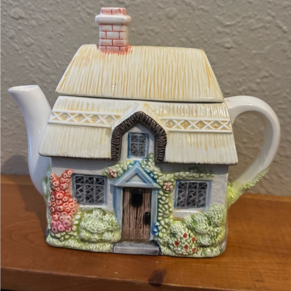 Village Teapot Collectible - Summer Cottage